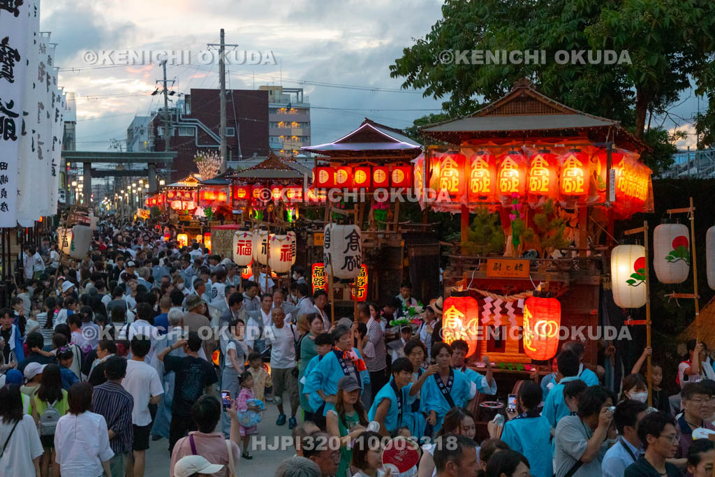 和歌山県　田辺祭（宵宮）　笠鉾　鳥居前参道曳き揃え