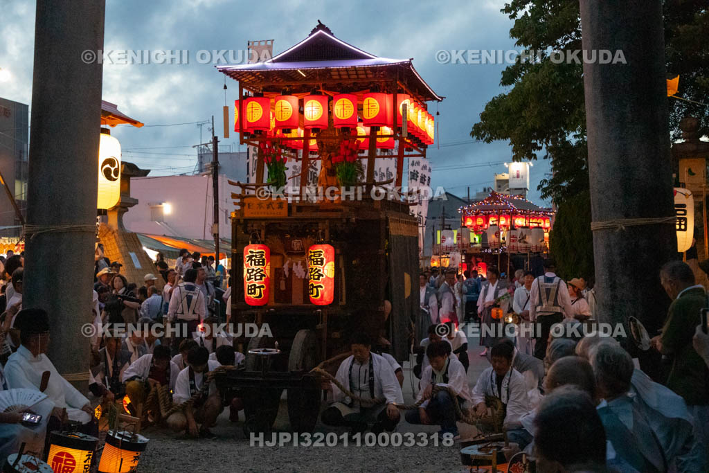 和歌山県　田辺祭（宵宮）　鳥居前の御勤め　笠鉾（福路町）