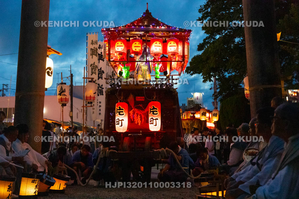 和歌山県　田辺祭（宵宮）　鳥居前の御勤め　笠鉾（片町）