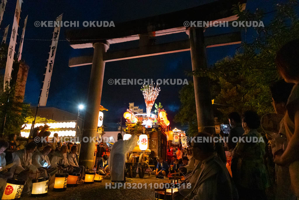 和歌山県　田辺祭（宵宮）　鳥居前の御勤め　笠鉾（北新町）