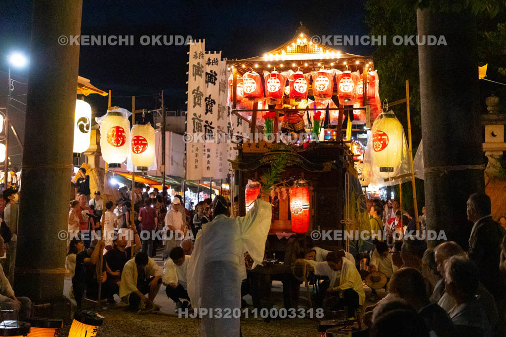 和歌山県　田辺祭（宵宮）　鳥居前の御勤め　笠鉾（南新町・南海組）