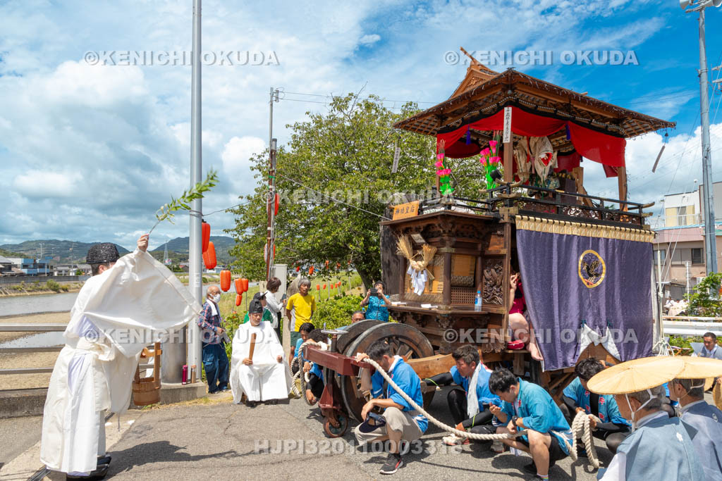 和歌山県　田辺祭（本祭）　七度半のお勤め（潮垢離）　笠鉾（片町）