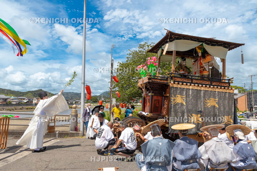 和歌山県　田辺祭（本祭）　七度半のお勤め（潮垢離）　笠鉾（栄町）