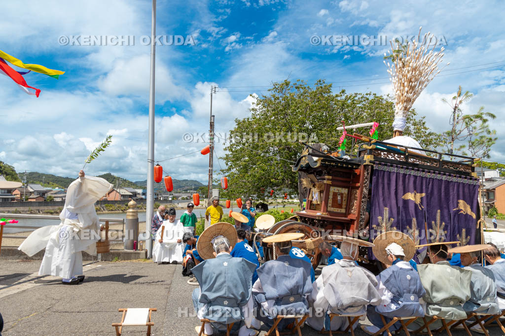 和歌山県　田辺祭（本祭）　七度半のお勤め（潮垢離）　笠鉾（北新町）