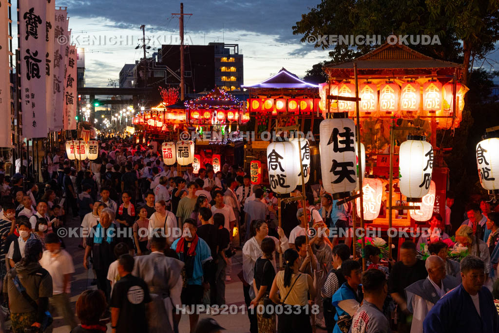 和歌山県　田辺祭（本祭）　笠鉾　鳥居前参道曳き揃え