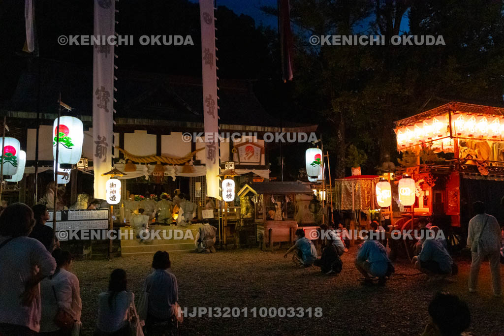 和歌山県　田辺祭（本祭）　本殿前のお勤め　笠鉾（本町）