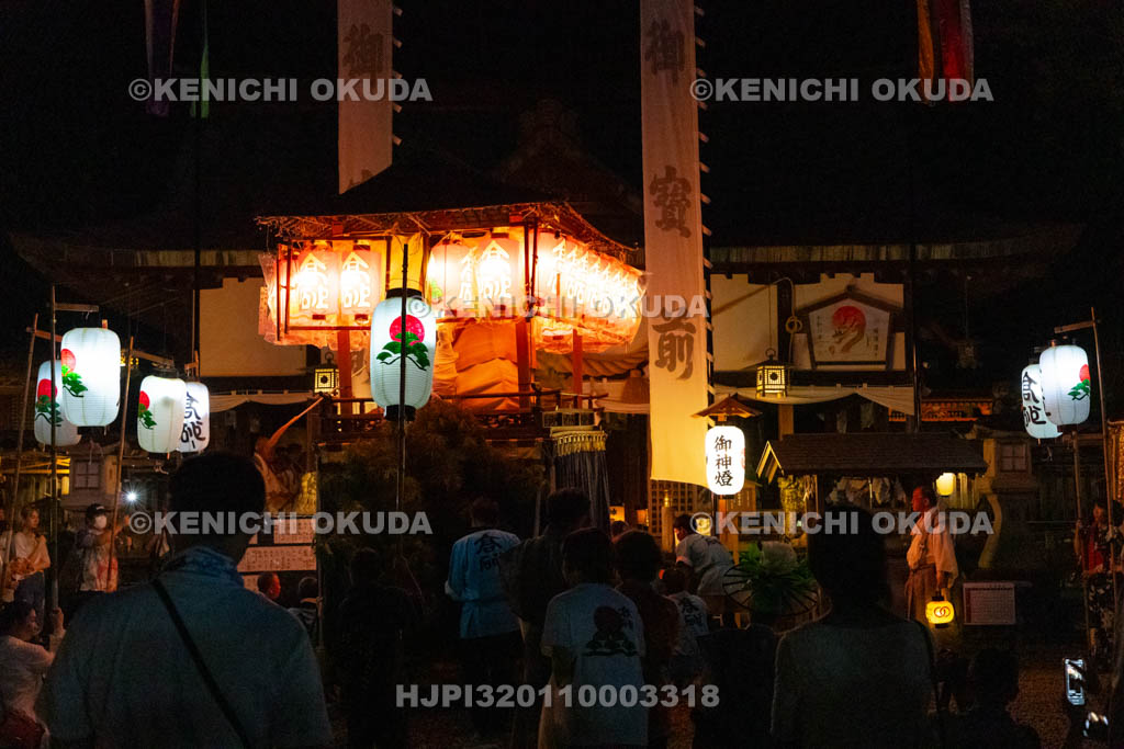 和歌山県　田辺祭（本祭）　本殿前のお勤め　笠鉾（本町）