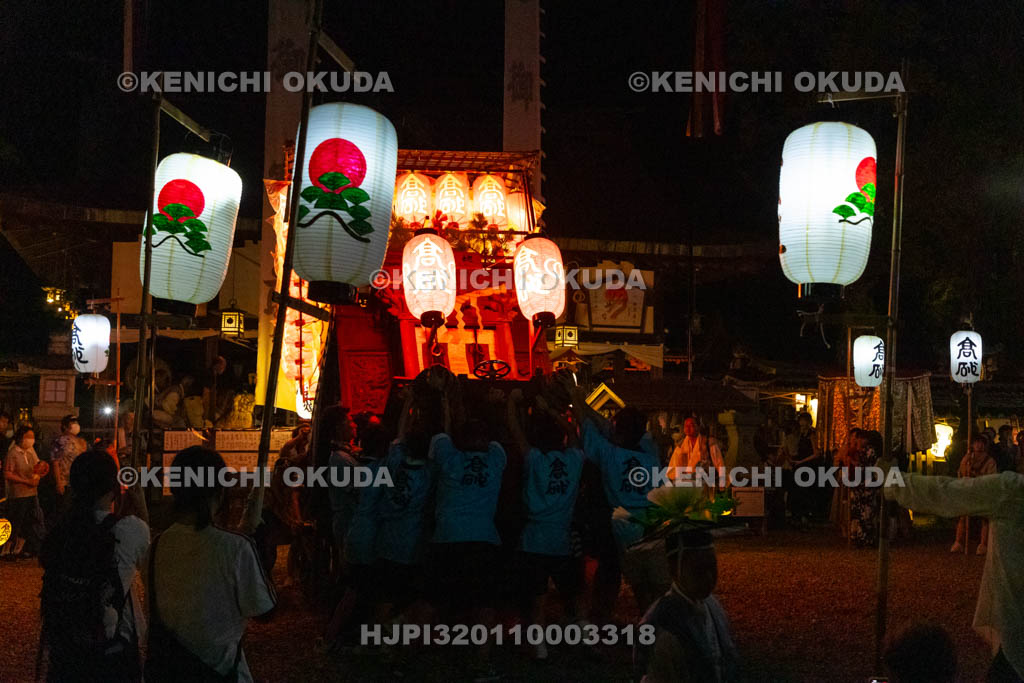 和歌山県　田辺祭（本祭）　本殿前のお勤め　笠鉾（本町）