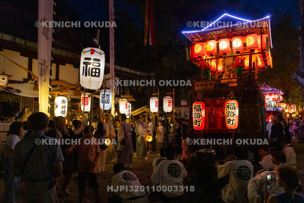 和歌山県　田辺祭（本祭）　本殿前のお勤め　笠鉾（福路町）