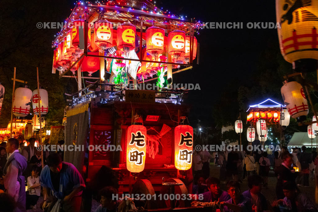 和歌山県　田辺祭（本祭）　本殿前のお勤め　笠鉾（片町）