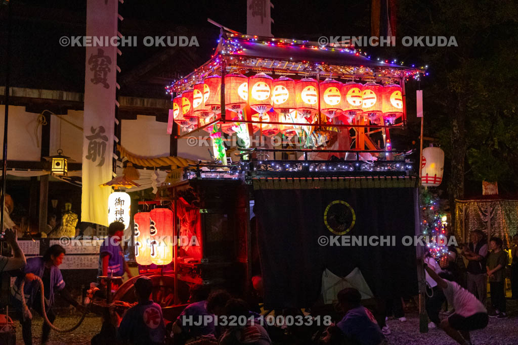 和歌山県　田辺祭（本祭）　本殿前のお勤め　笠鉾（片町）