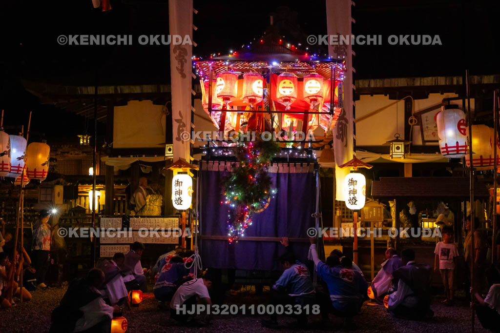 和歌山県　田辺祭（本祭）　本殿前のお勤め　笠鉾（片町）