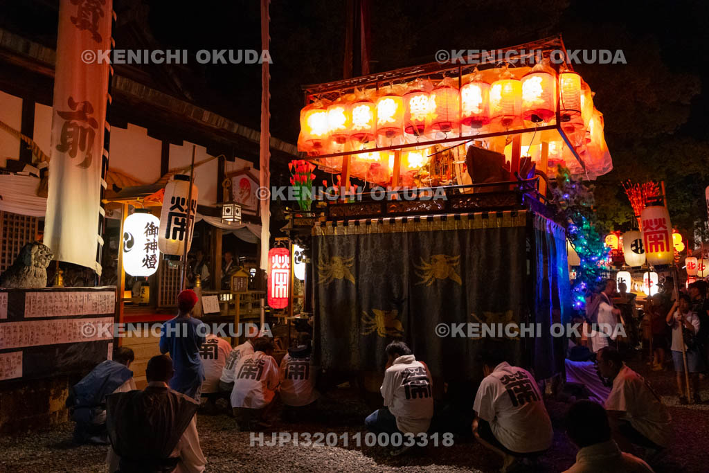 和歌山県　田辺祭（本祭）　本殿前のお勤め　笠鉾（栄町）
