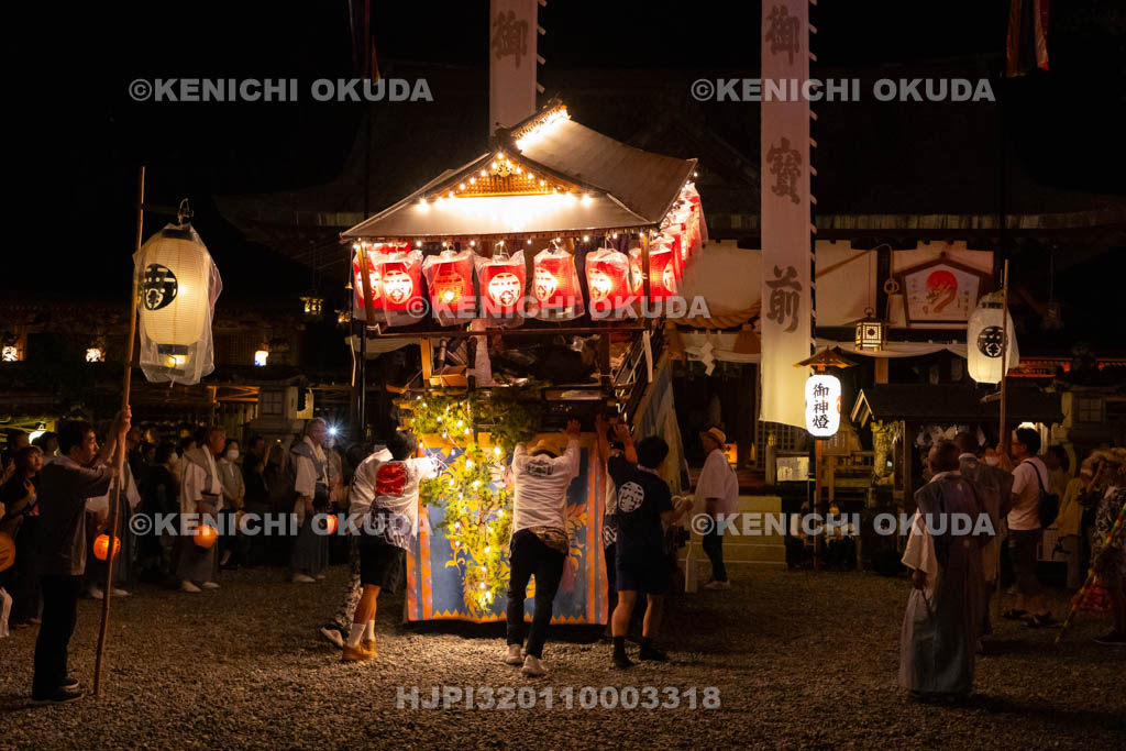 和歌山県　田辺祭（本祭）　本殿前のお勤め　笠鉾（南新町・東組）