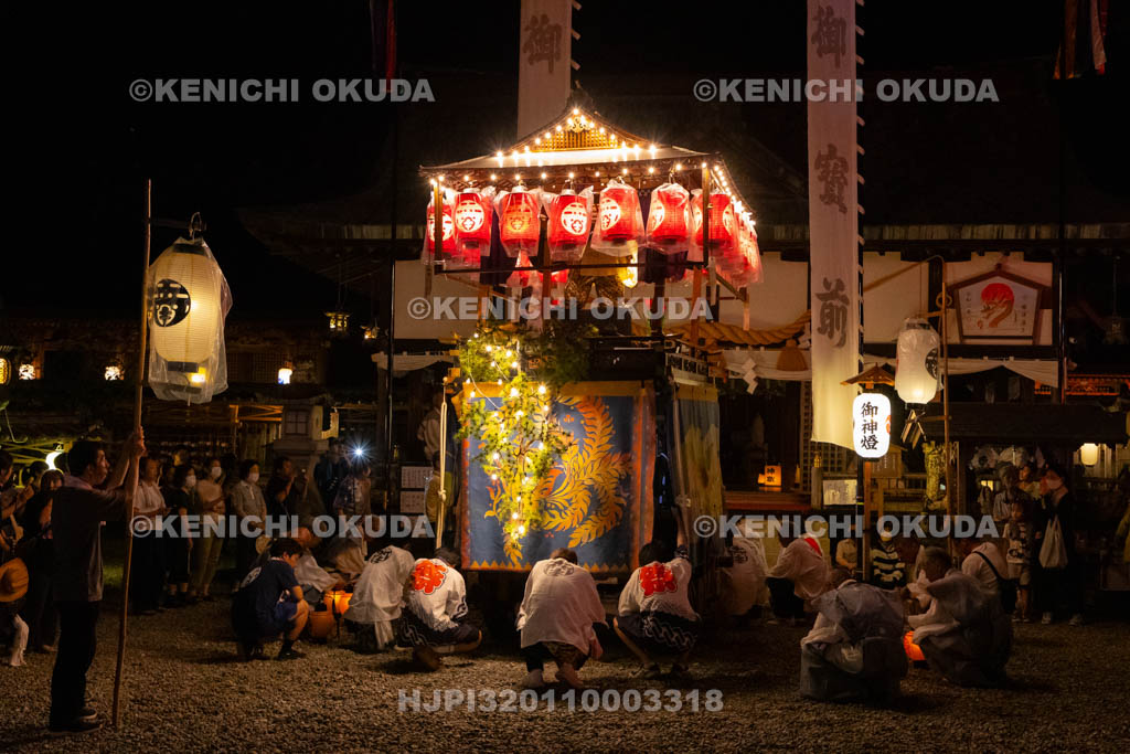 和歌山県　田辺祭（本祭）　本殿前のお勤め　笠鉾（南新町・東組）