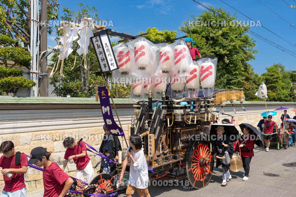 三重県　桑名石取祭　祭車整列・曳き出し（本楽）　祭車（花街川口町）