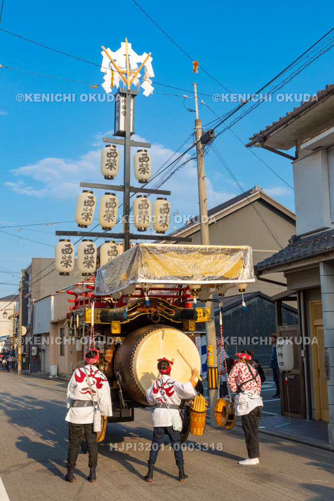 三重県　桑名石取祭　祭車整列・曳き出し（本楽）　祭車（西榮町）