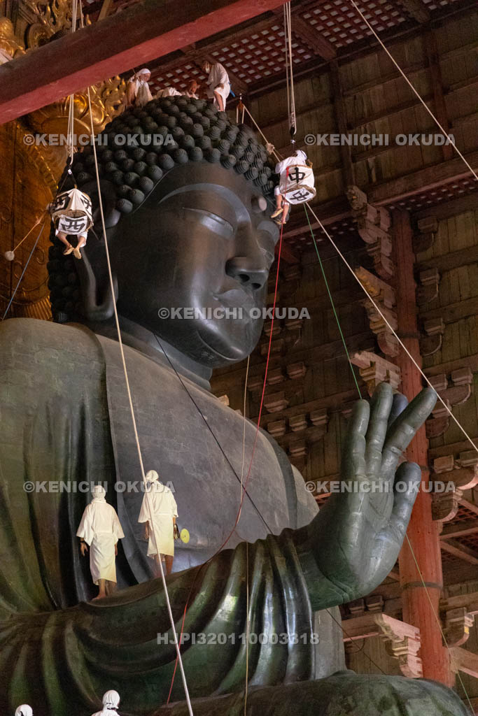 奈良県　東大寺　大仏さま　お身拭い