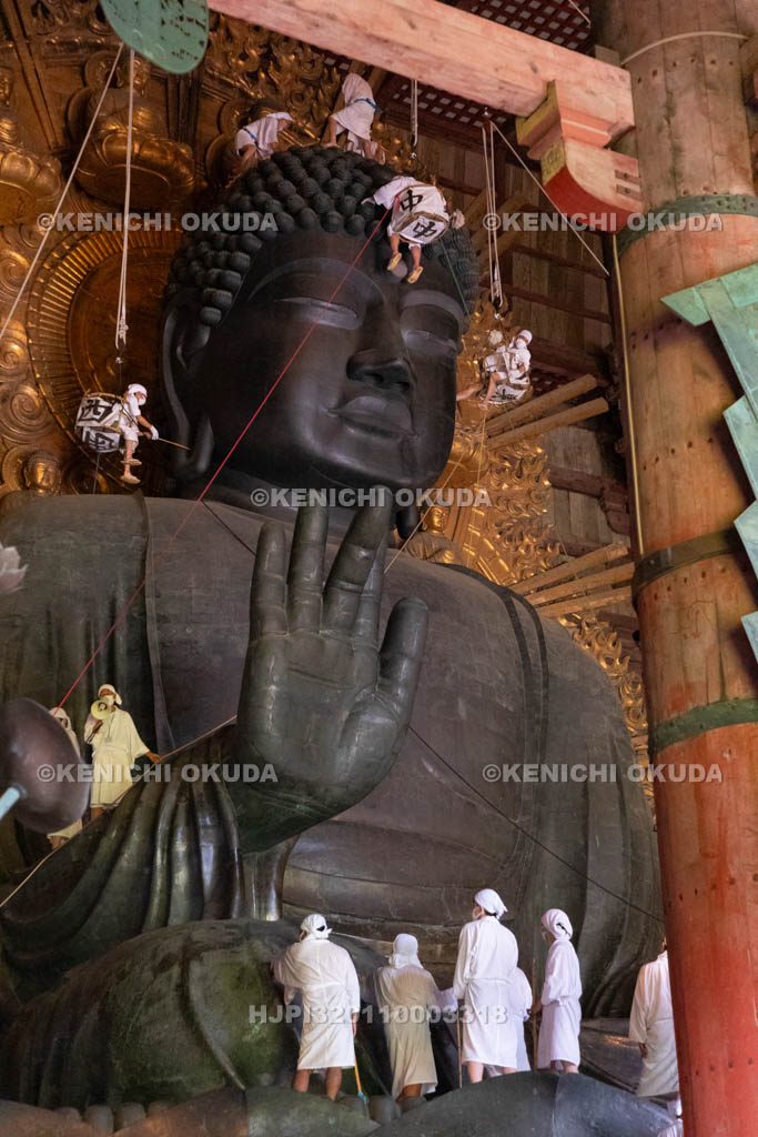 奈良県　東大寺　大仏さま　お身拭い