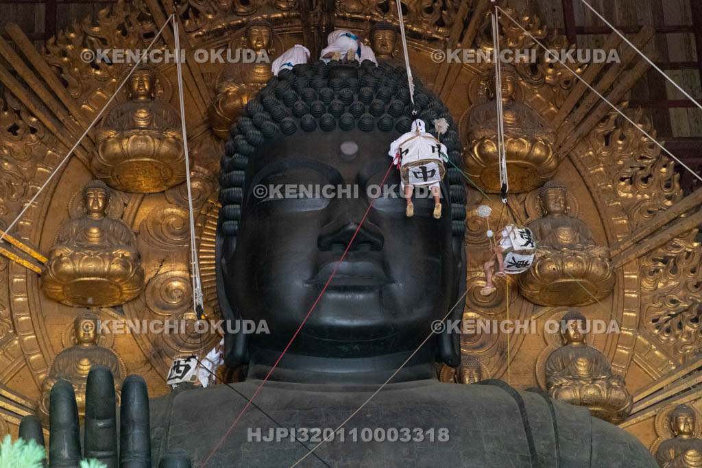 奈良県　東大寺　大仏さま　お身拭い