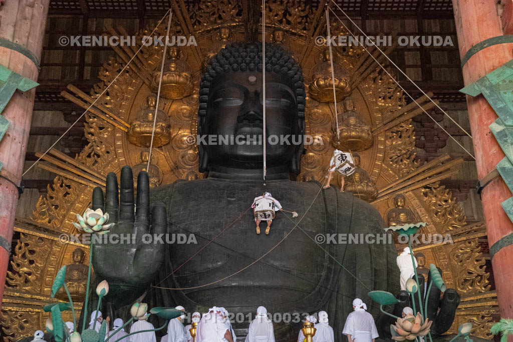 奈良県　東大寺　大仏さま　お身拭い