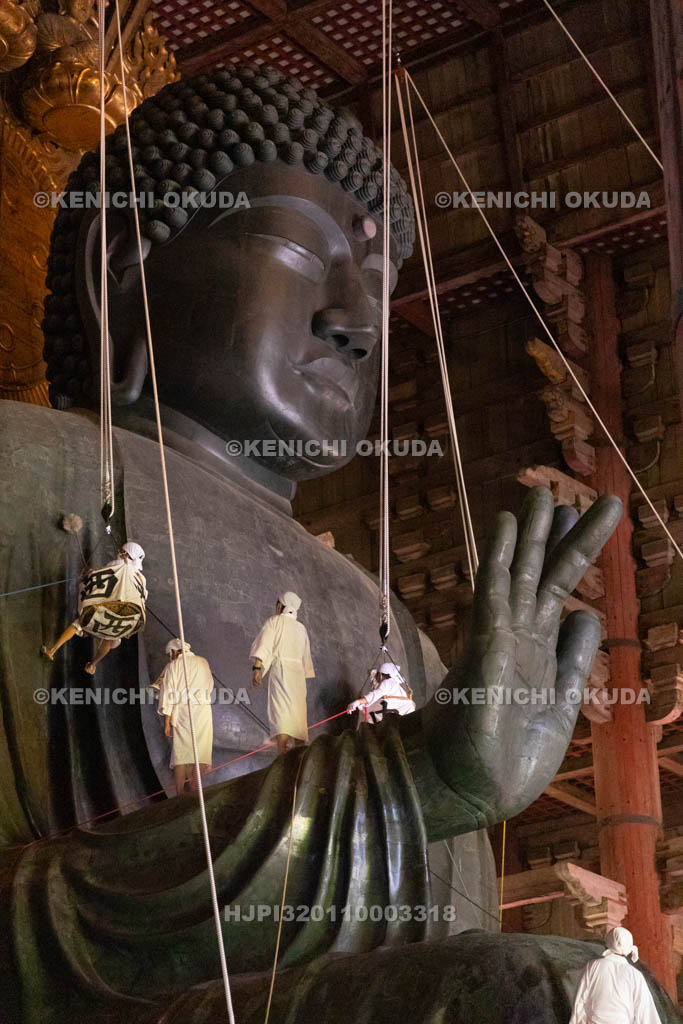 奈良県　東大寺　大仏さま　お身拭い