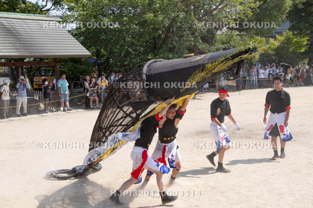 三重県　富田の鯨船行事　本練り　鯨被り（権現丸）