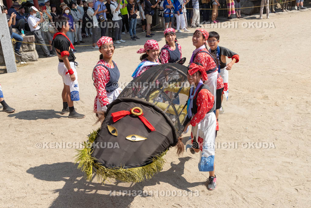 三重県　富田の鯨船行事　本練り　鯨被り（権現丸）