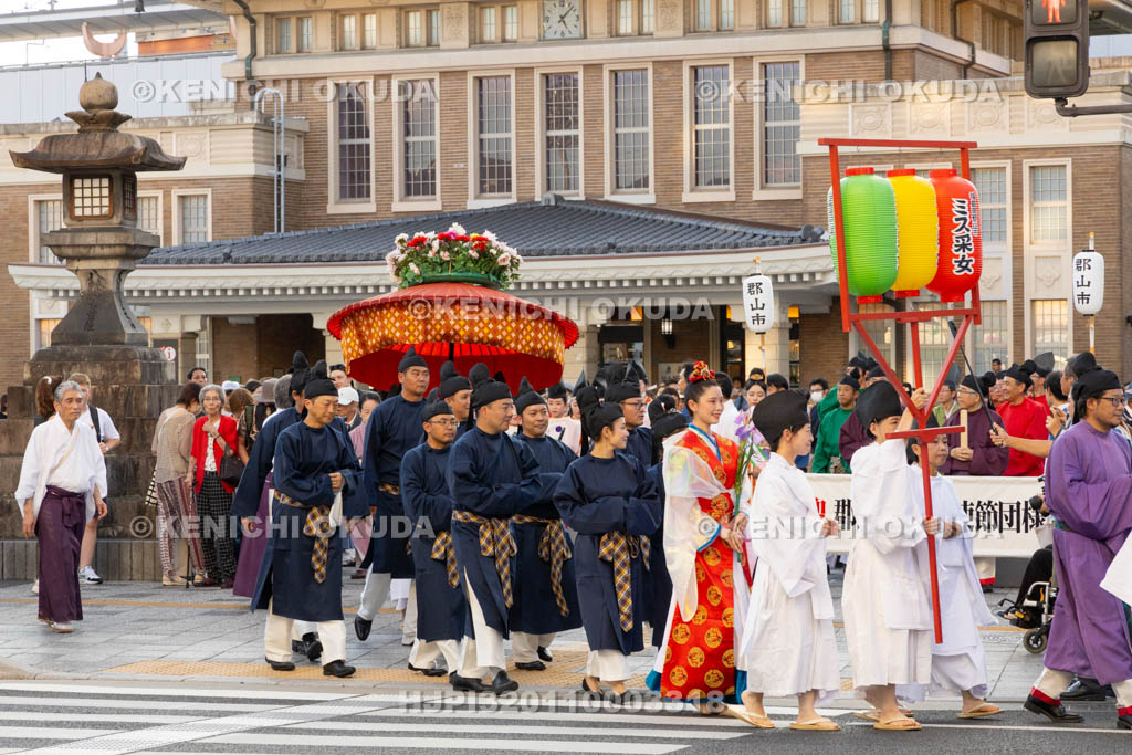 奈良県　采女祭　花扇奉納行列
