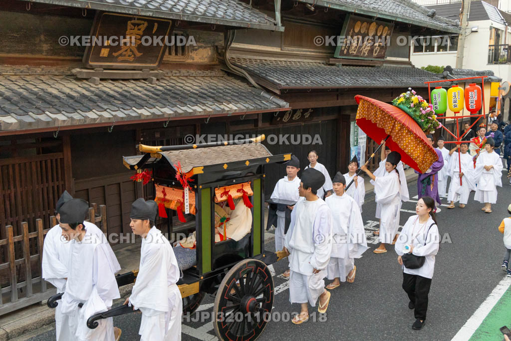 奈良県　采女祭　花扇奉納行列