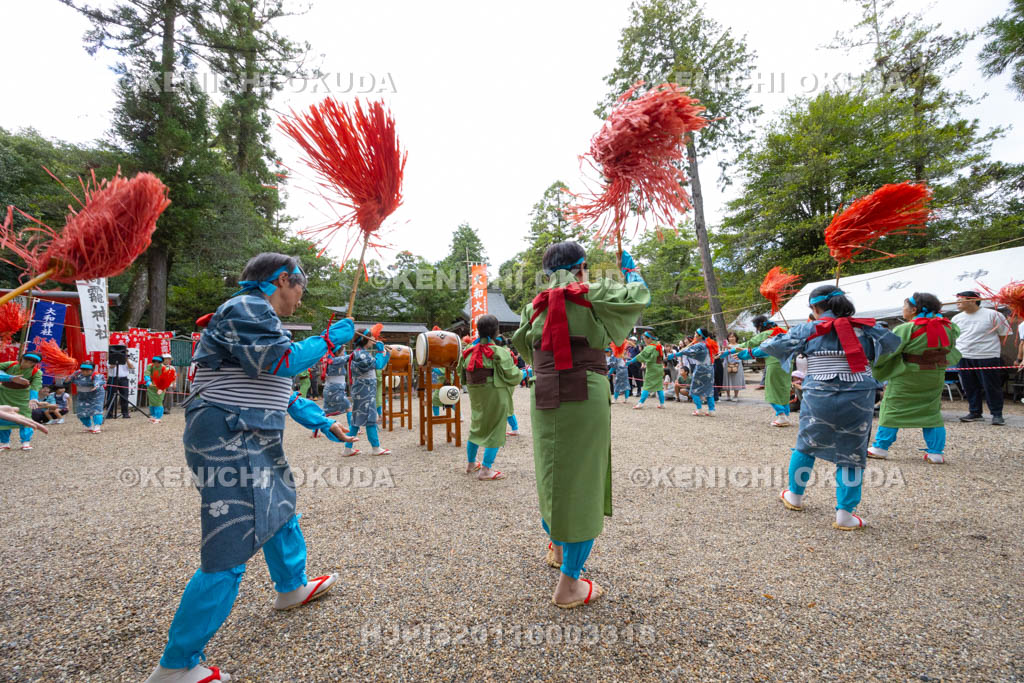 奈良県　大和神社　秋の大祭　紅しで踊り