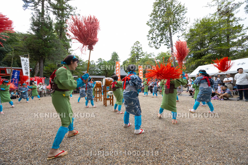 奈良県　大和神社　秋の大祭　紅しで踊り