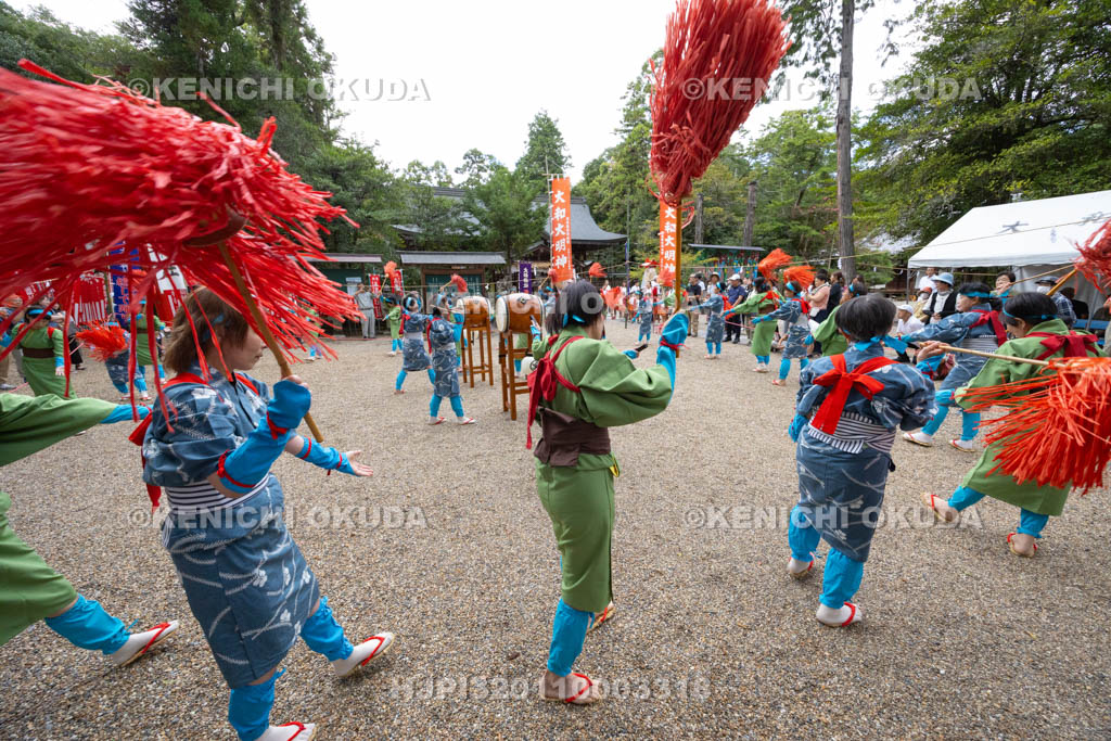 奈良県　大和神社　秋の大祭　紅しで踊り