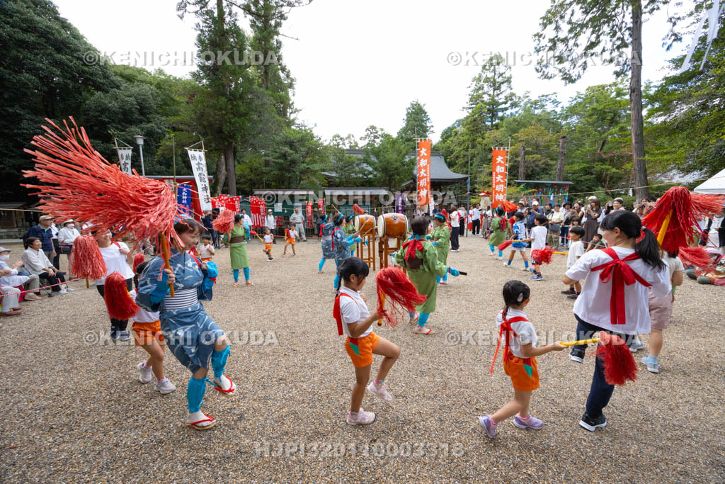 奈良県　大和神社　秋の大祭　紅しで踊り