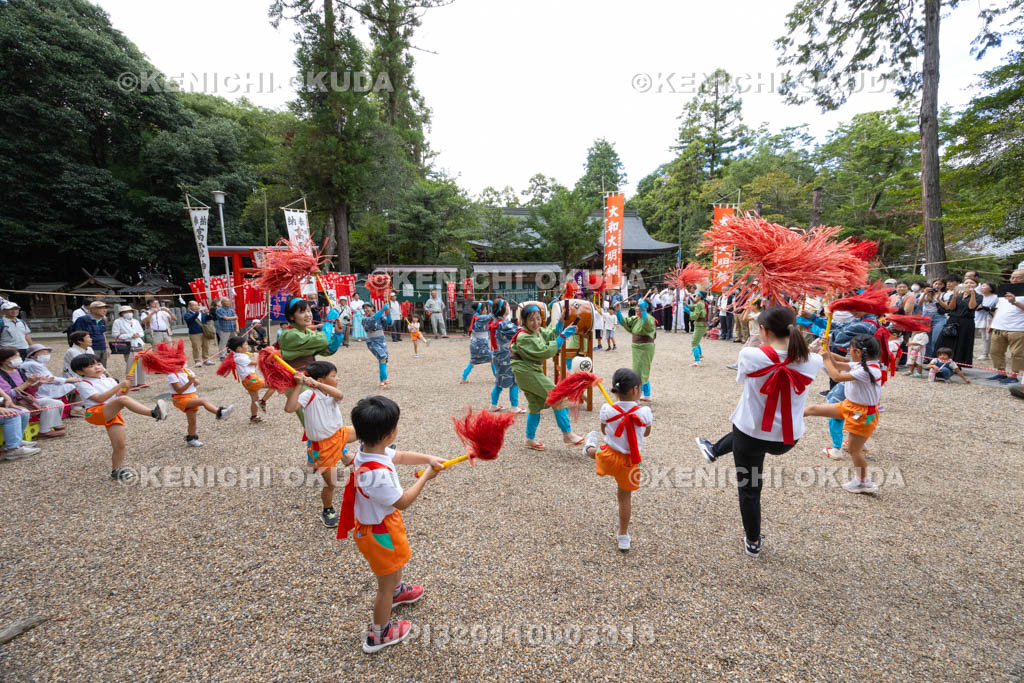 奈良県　大和神社　秋の大祭　紅しで踊り