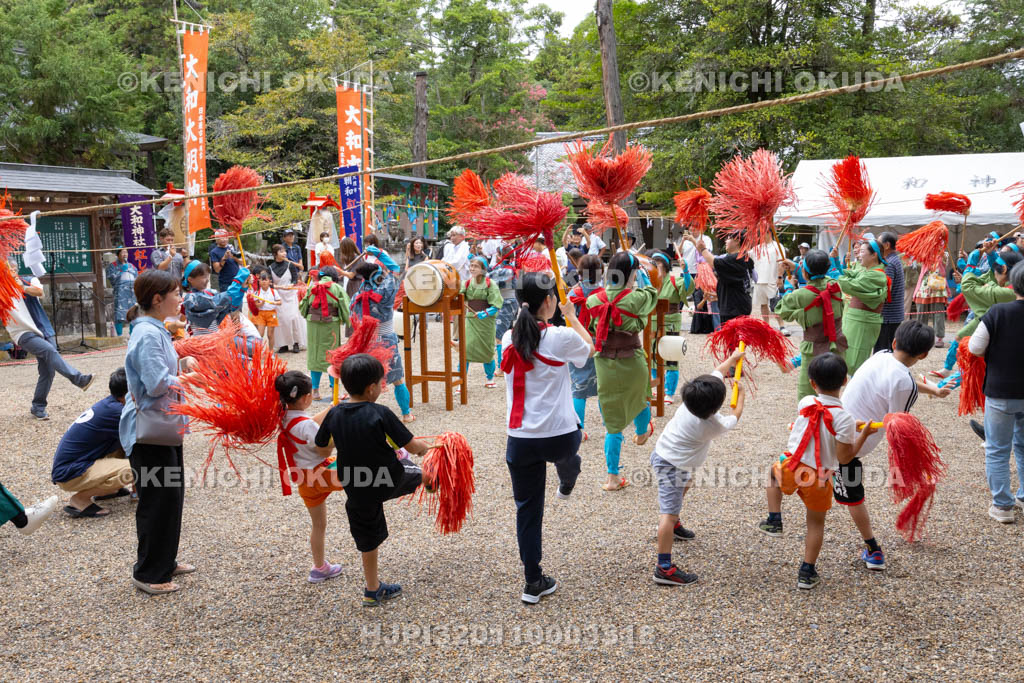 奈良県　大和神社　秋の大祭　紅しで踊り