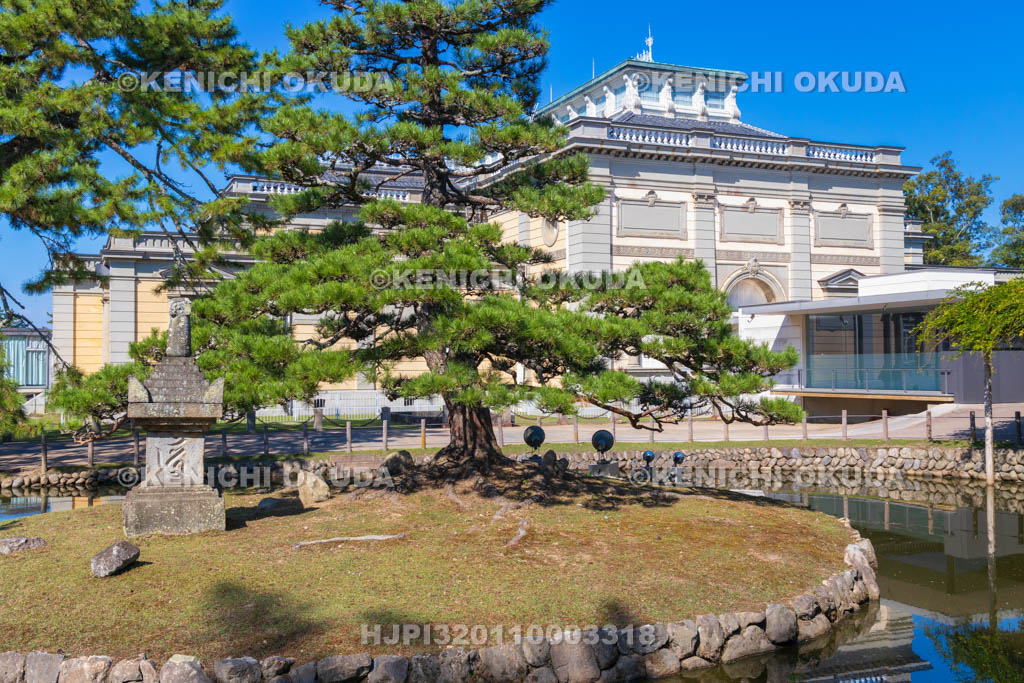 奈良県　奈良国立博物館　宝篋印塔