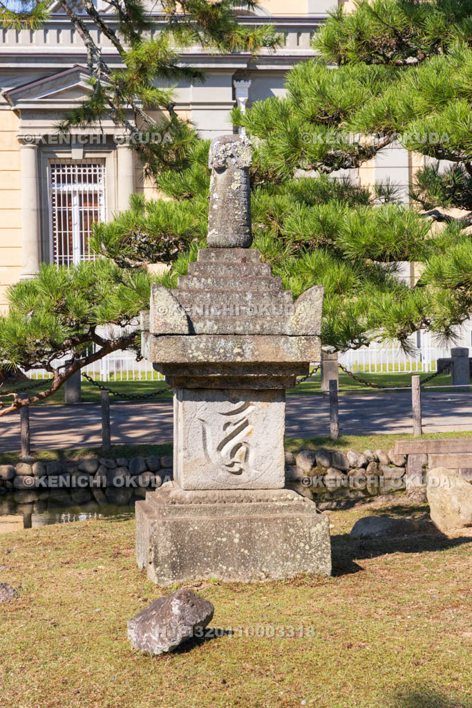 奈良県　奈良国立博物館　宝篋印塔
