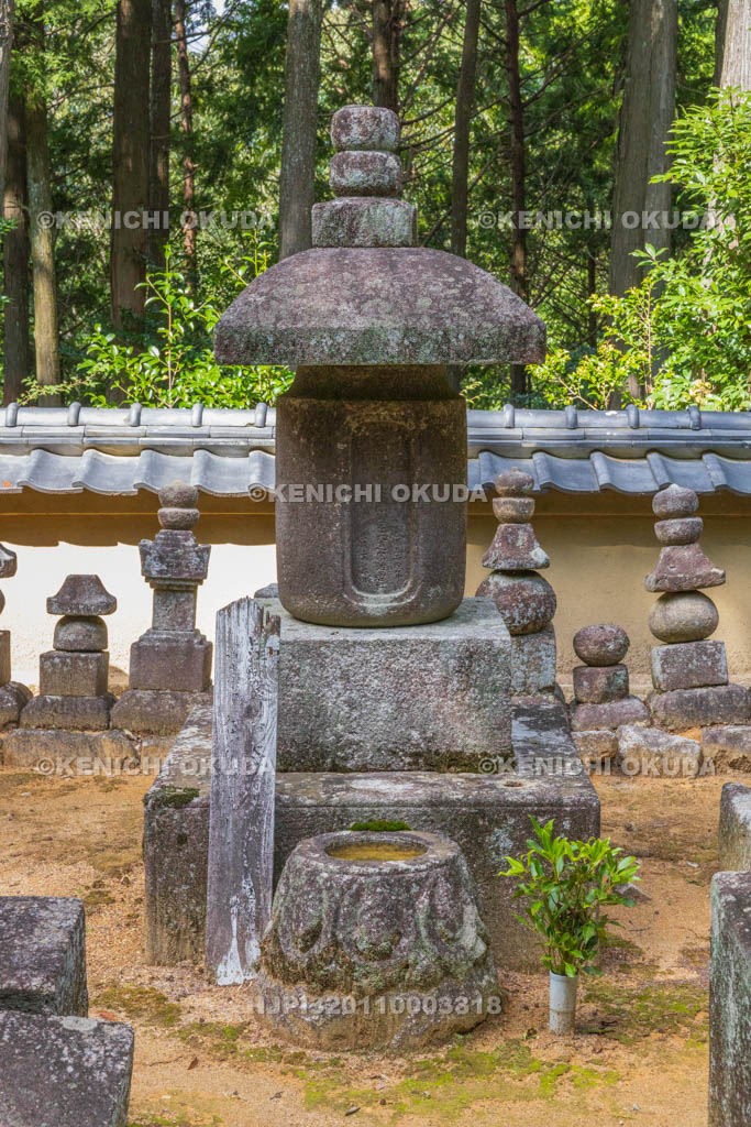 奈良県　芳徳寺　柳生家一族累代之墓所　柳生宗矩の墓
