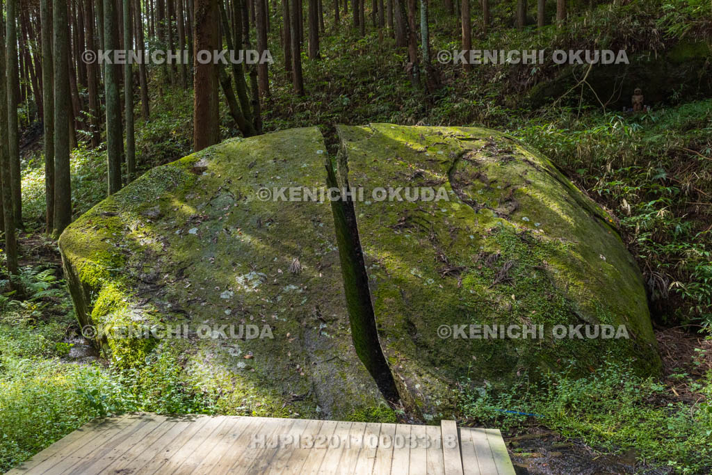 奈良県　天石立神社　一刀石