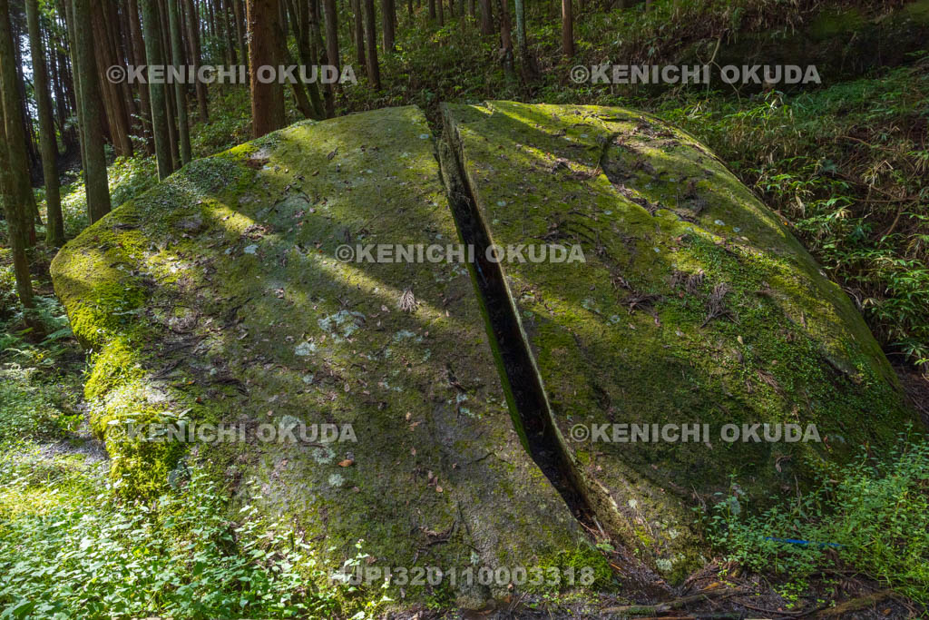 奈良県　天石立神社　一刀石