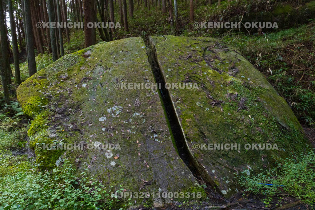 奈良県　天石立神社　一刀石