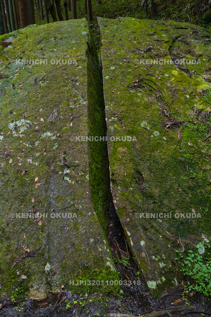 奈良県　天石立神社　一刀石