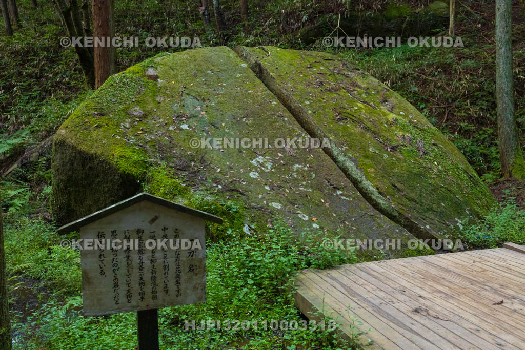 奈良県　天石立神社　一刀石