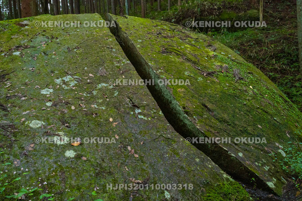 奈良県　天石立神社　一刀石