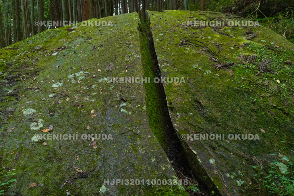 奈良県　天石立神社　一刀石