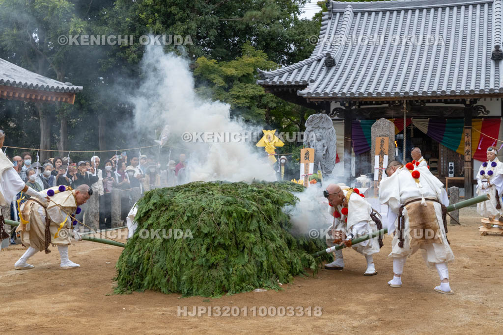 奈良県　薬師寺　天武忌・柴燈大護摩