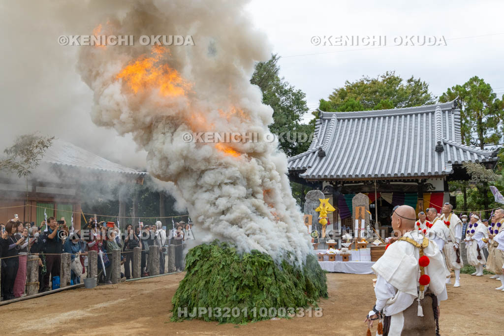 奈良県　薬師寺　天武忌・柴燈大護摩