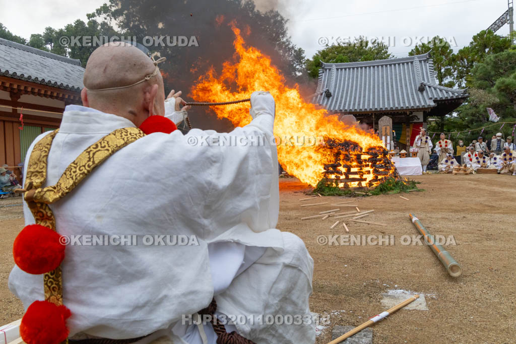 奈良県　薬師寺　天武忌・柴燈大護摩