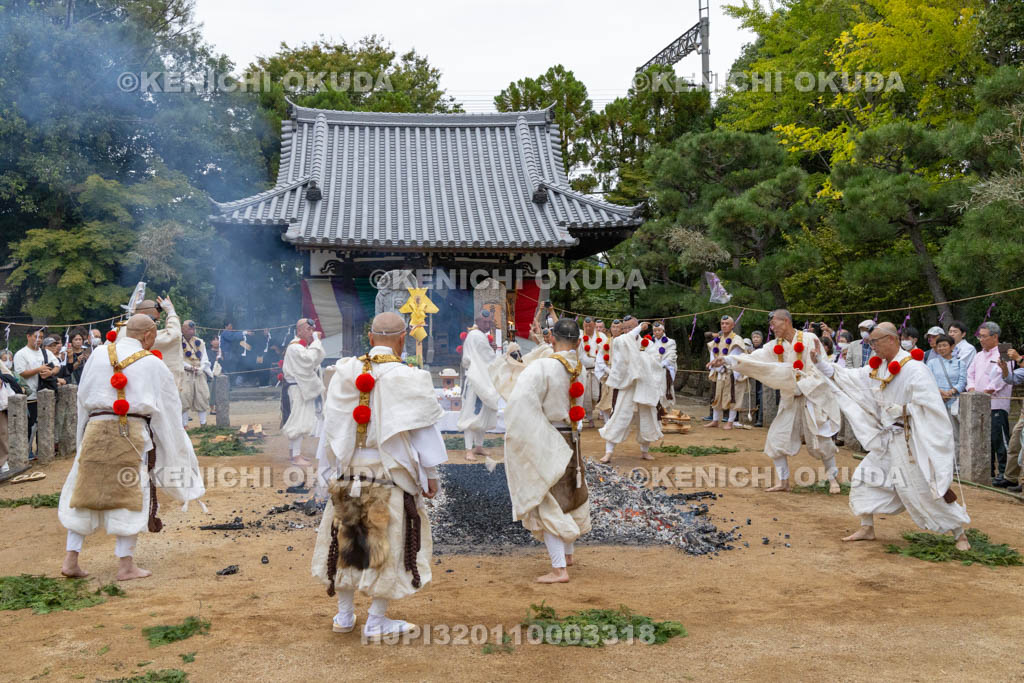 奈良県　薬師寺　天武忌・火渉三昧